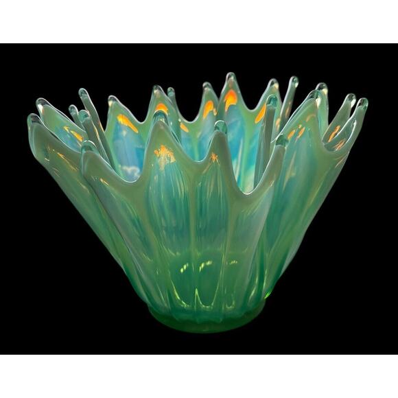Fostoria Heirloom Green Opalescent Handkerchief Glass Bowl Decorative Piece 10" - Picture 1 of 8